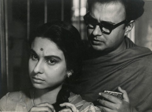 Arati (Madhabi Mukherjee) and husband Subrata (Anil Chatterjee)