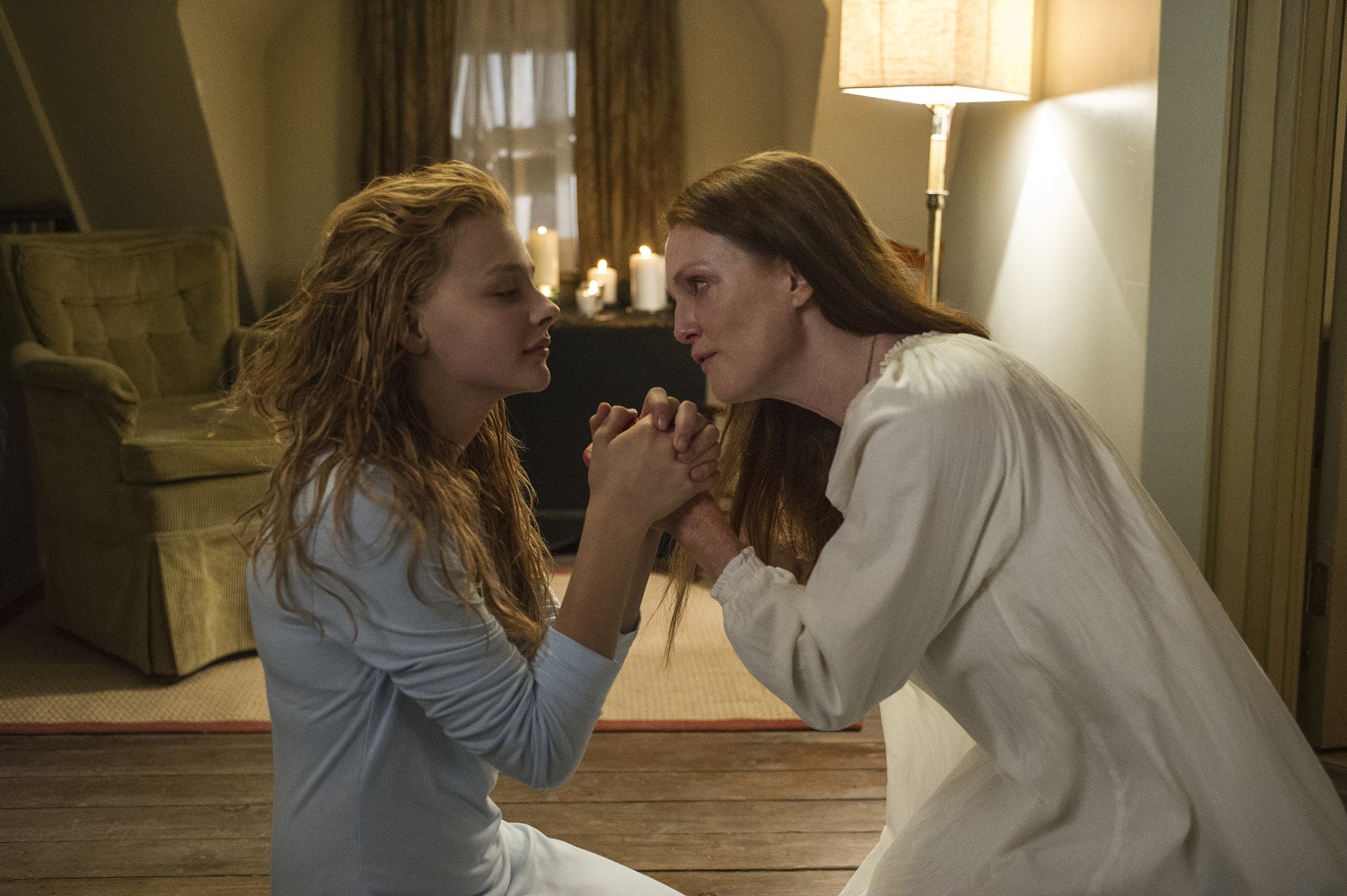Controlling Mothers in ‘Carrie,’ ‘Mommie Dearest,’ and ‘Now Voyager’